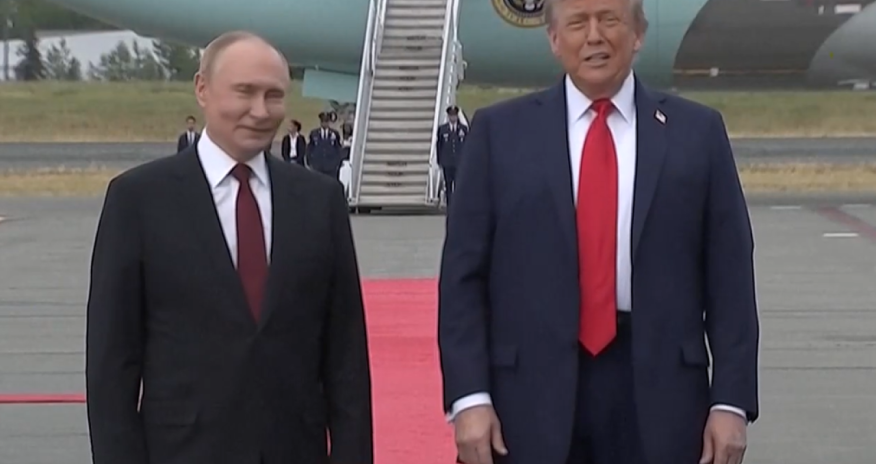 Путин и Трамп встретились перед саммитом - Обновлено