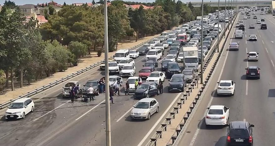 Aeroport yolunda qəza baş verib