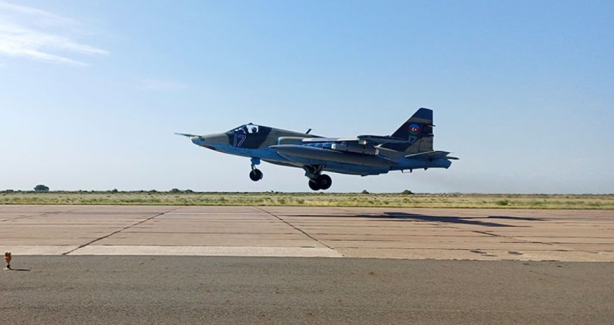 Азербайджанские пилоты оттачивают мастерство