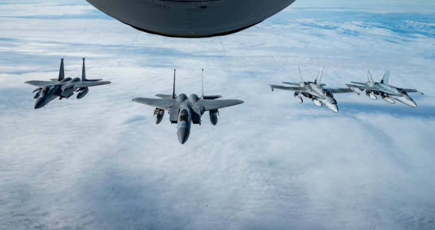 Трамп продемонстрировал Путину бомбившие Иран истребители