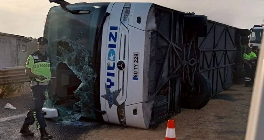 В Стамбуле перевернулся автобус