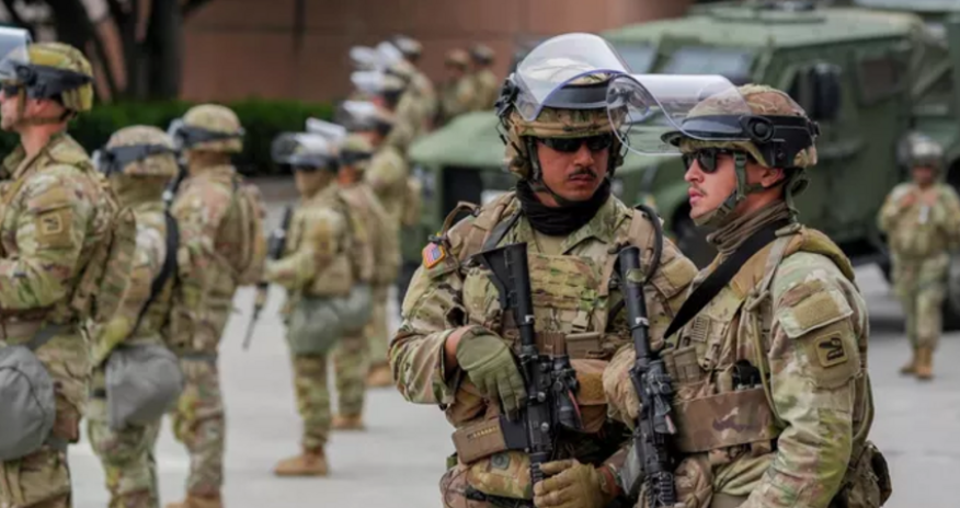 WP: Пентагон в сентябре перебросит тысячи бойцов Нацгвардии в Чикаго