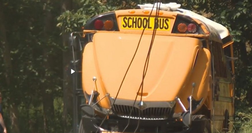 AP: В США не менее 21 человека пострадали при ДТП со школьным автобусом