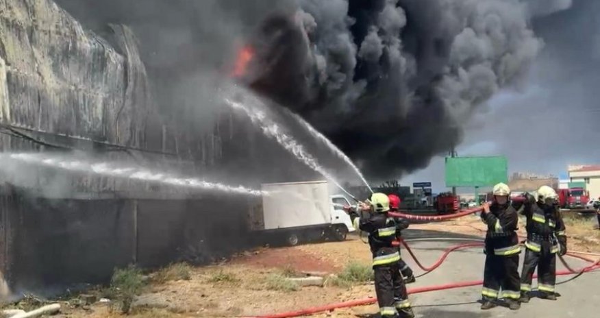 Пожар в ТЦ &laquo;Садарак&raquo; усилился в ночные часы - Обновлено