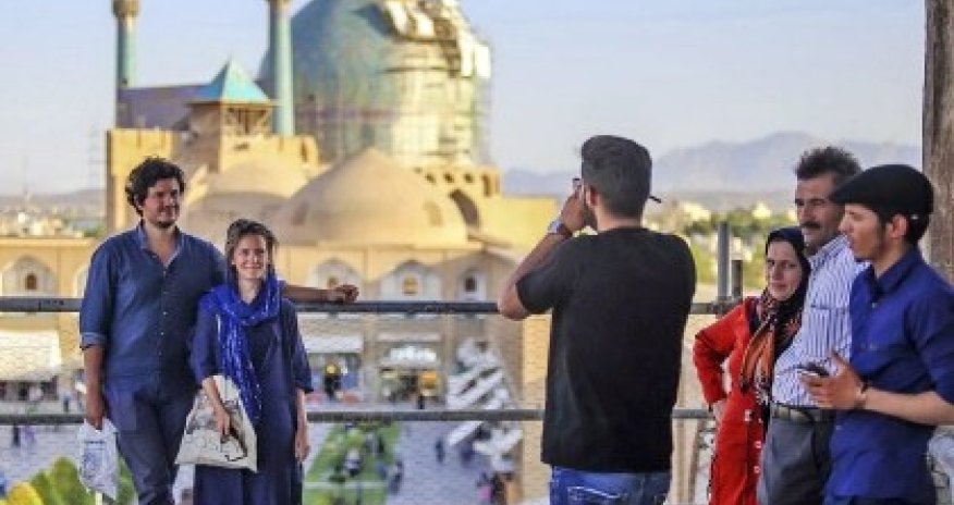 İrana təkbaşına səyahət qadağan edilib