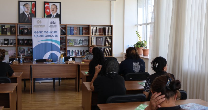 Gənc qadın məhkumlarla görüş keçirilib