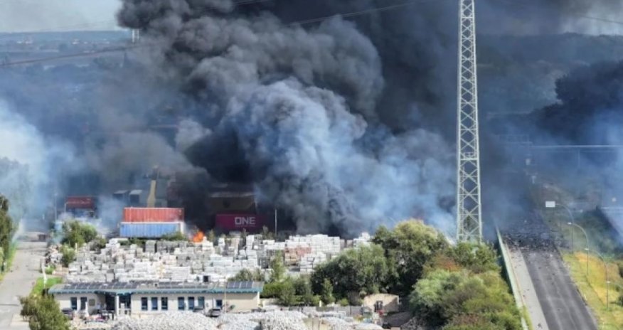 Масштабный пожар в порту Гамбурга