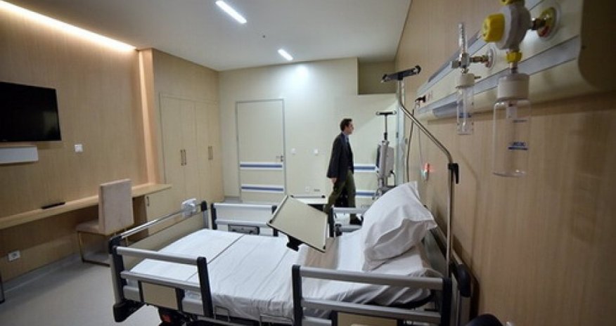 Во Франции больницы готовят к войне