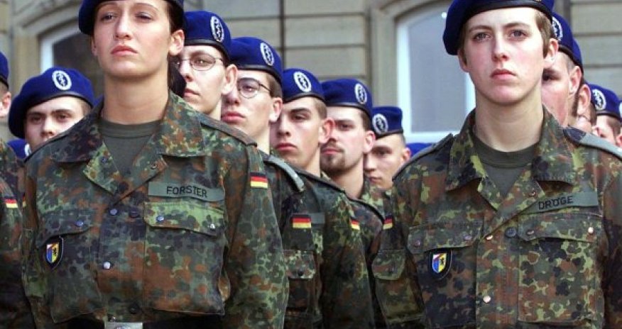 Российская угроза: в Германии могут призвать женщин в армию