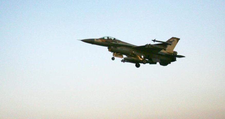 Истребитель ЦАХАЛ сбросил бомбу рядом с израильскими военными