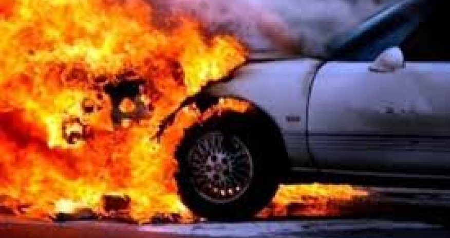 Bərdə də avtomobil yanıb
