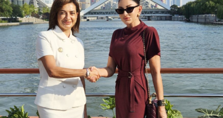 Мехрибан Алиева и Анна Акопян сделали совместное фото