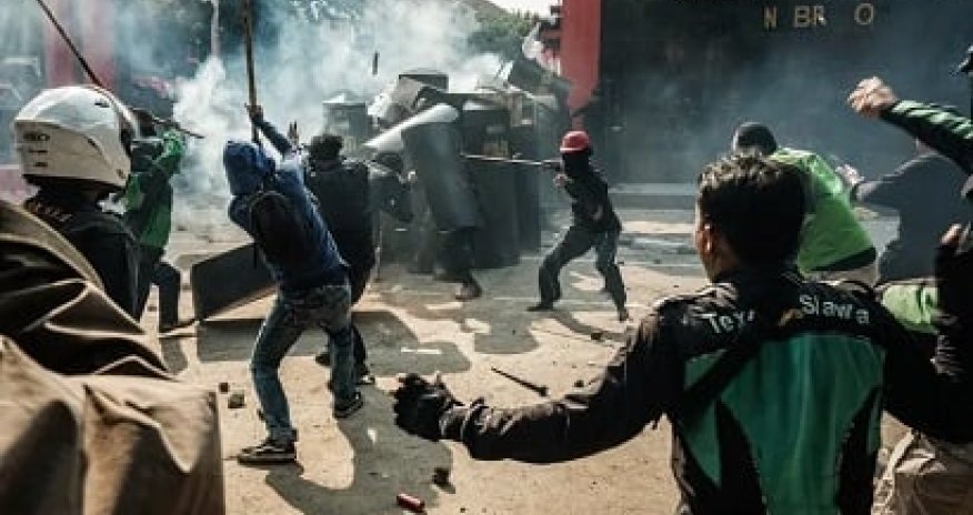 İndoneziyada etirazlar zamanı 20 nəfər itkin düşüb, 6 nəfər ölüb