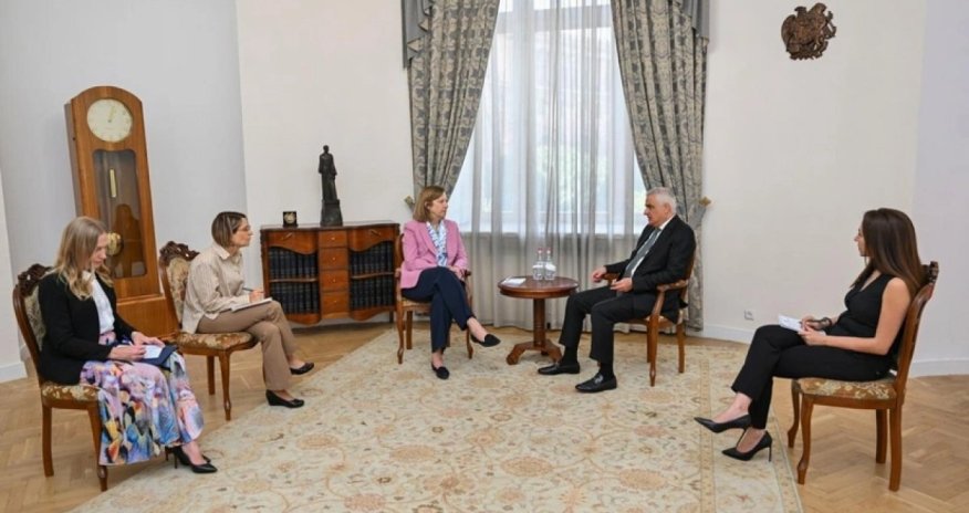 В Ереване обсудили с США судьбу коммуникаций