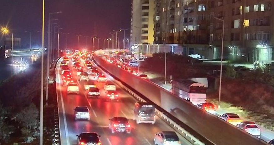 Bakı Dairəvi yolda avtoqəza olub, sıxlıq yaranıb