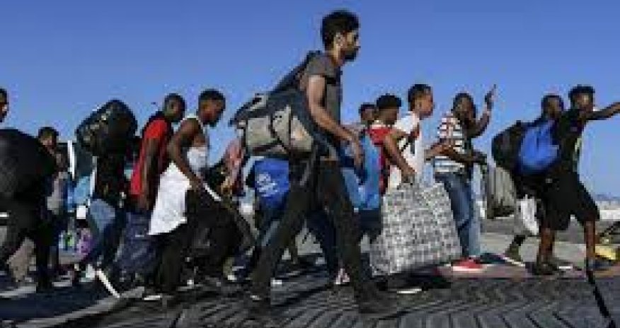 СМИ: В Британии хотят размещать нелегалов на бывших военных базах