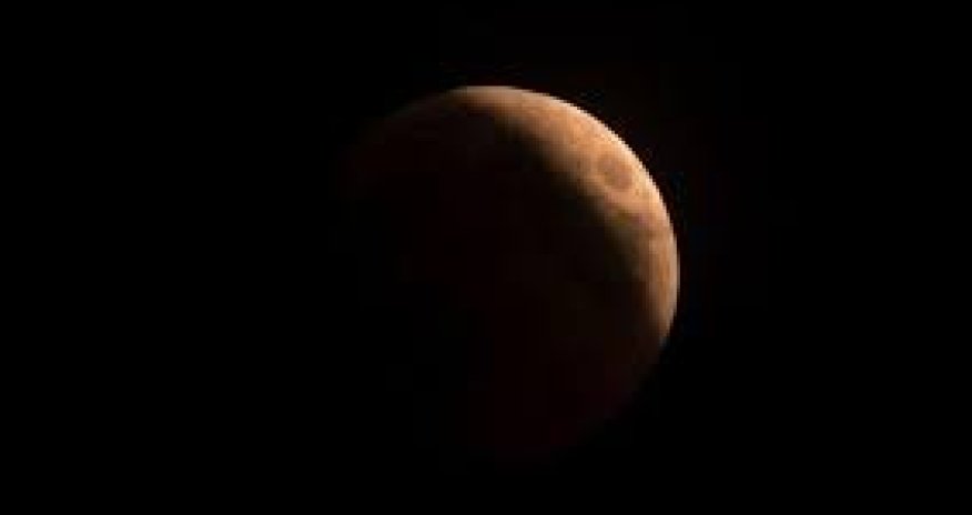 İlin ikinci Ay tutulması başlayıb