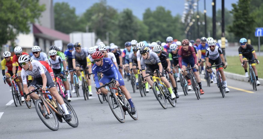 Almaniyada velosiped yarışı zamanı baş verən qəzada 80-dən artıq iştirakçı xəsarət alıb