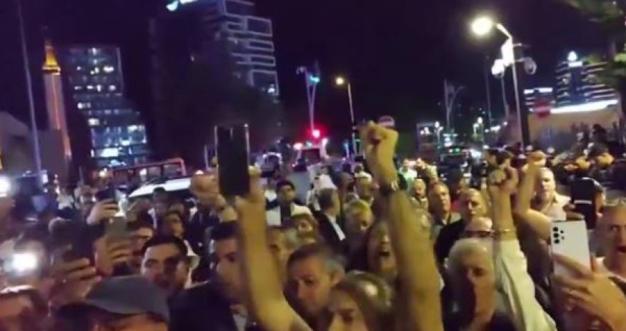 В Стамбуле вспыхнули протесты у штаба оппозиции