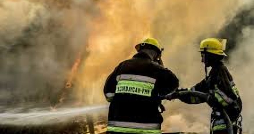 Kürdəmirdə ev yanıb