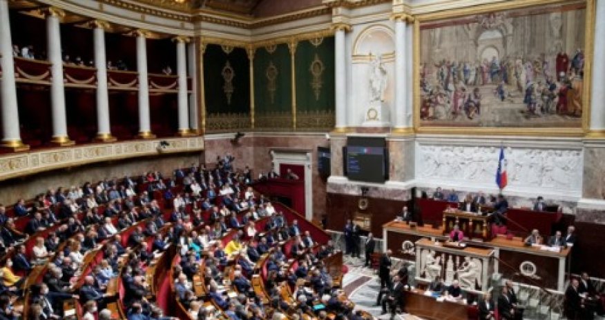 Fransa parlamenti ölkə hökumətini istefaya göndərib