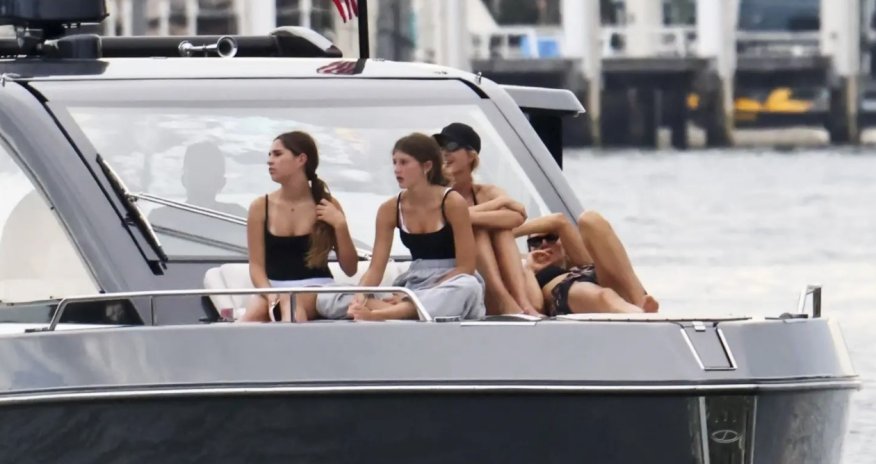 İvanka Tramp Mayamidə Jizel Bündçenlə yaxtada görünüb