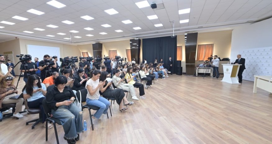 "Rəqəmsal məktəb" hələlik Bakıda tətbiq olunacaq