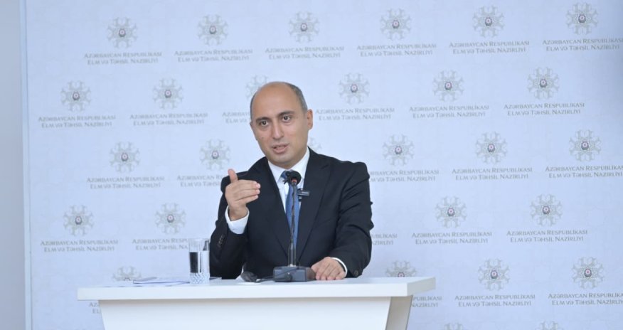 Nazir müəllimlərin formativ qiymətləndirmə aparmasından narazıdır