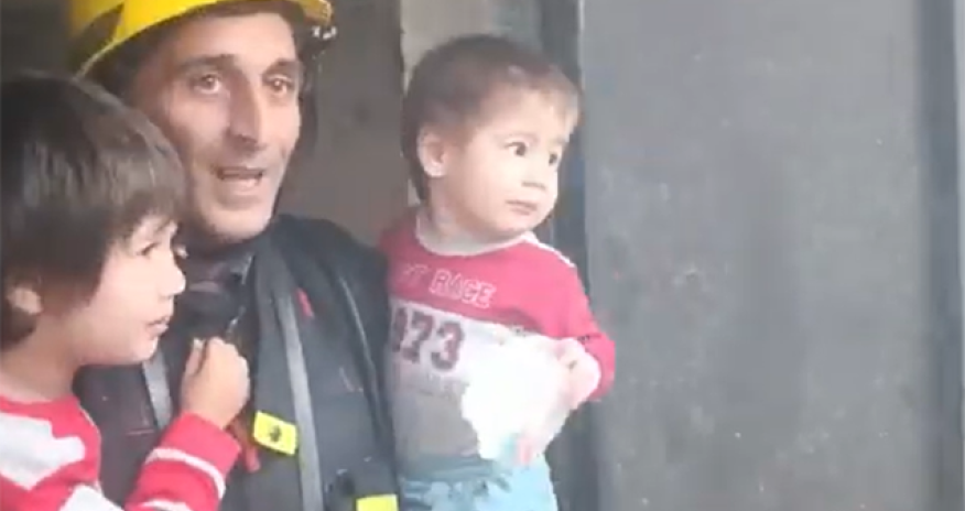 Sumqayıtda yaşayış binasında yanğın olub - Video