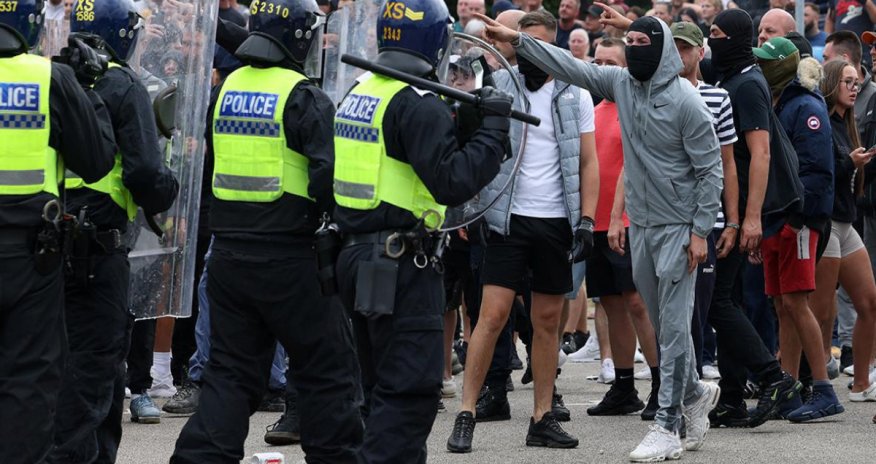 Britaniyada minlərlə insan Trampın səfərinə qarşı aksiya keçirib