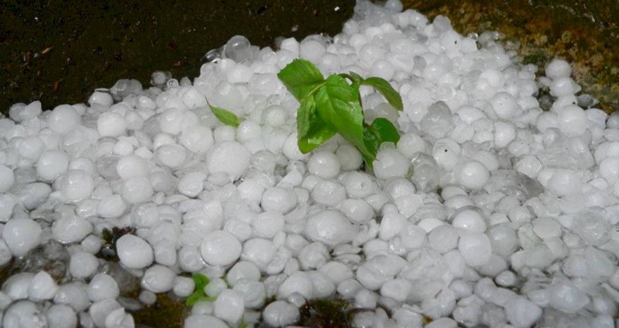 Kəlbəcərə dolu düşüb