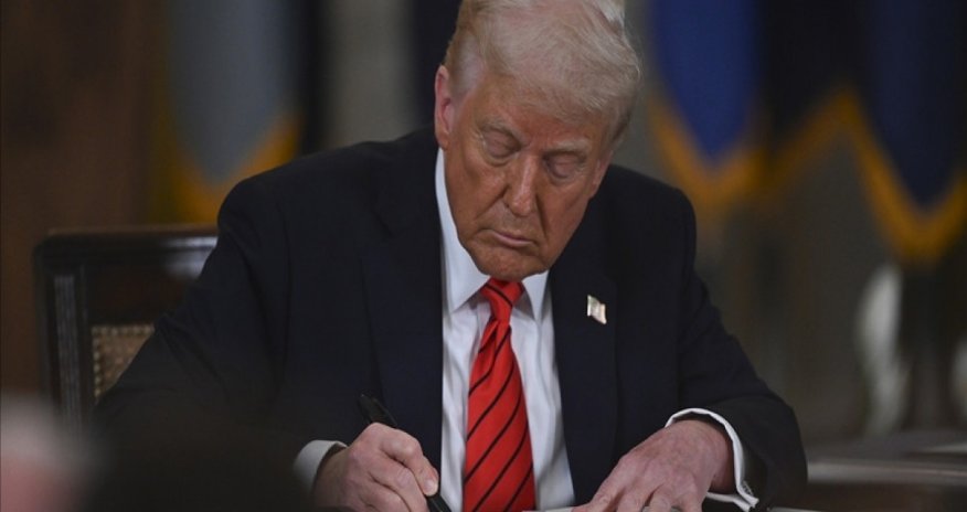 Tramp ABŞ-də yaşayış icazəsinin verilməsinin sürətləndirilməsi haqqında fərman imzalayıb