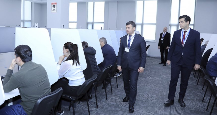 Hakimliyə namizədlər imtahan verdi