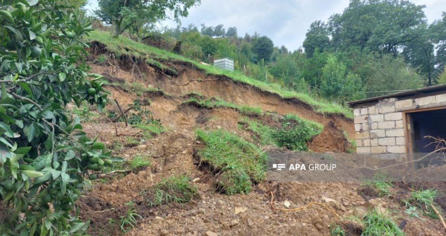 Astarada leysan torpaq sürüşməsinə səbəb olub