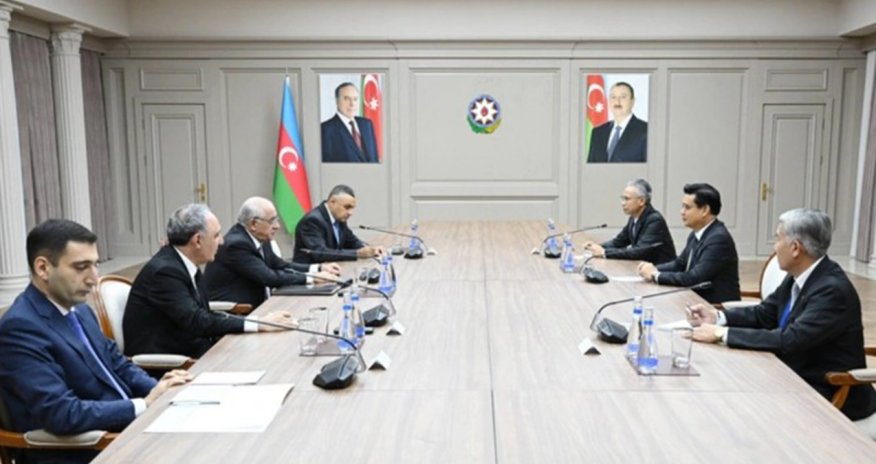 Əli Əsədov Laosun baş prokuroru ilə görüşüb