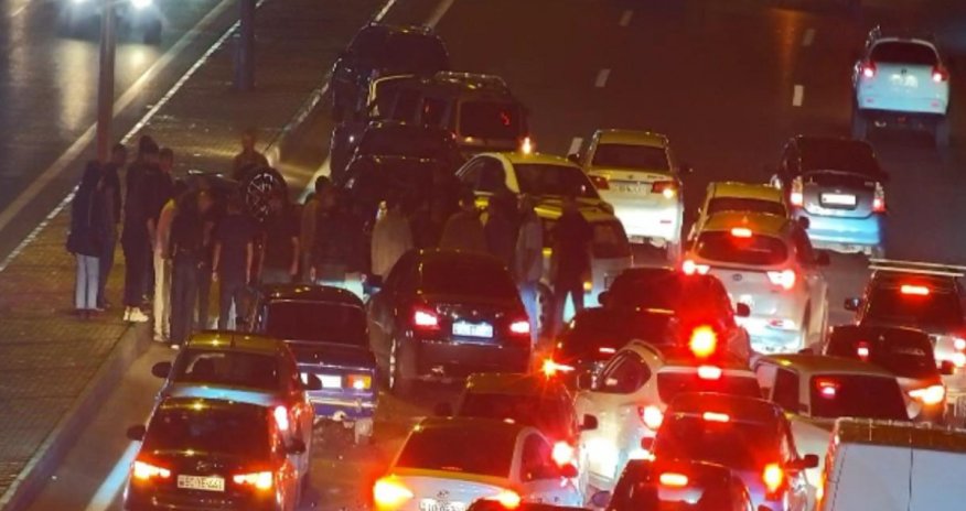 Olimpiya Stadionunun yaxınlığında qəza olub, sıxlıq yaranıb