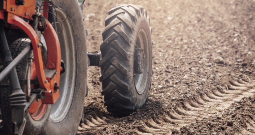 Yevlaxda 4 yaşlı uşaq traktorun altında qalaraq ölüb