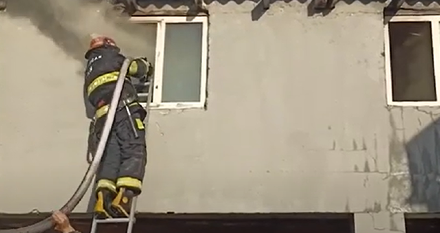 Bakıda çoxmərtəbəli binada yanğın söndürülüb- Video/Yenilənib