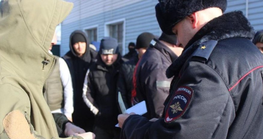 Banqladeş naziri: Miqrantların uzun iş saatı problem olaraq qalır