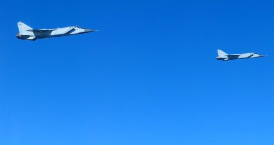 Венгерские истребители перехватили российские самолеты