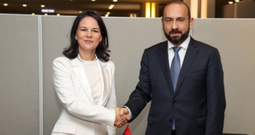 Berbok və Mirzoyan Bakı-İrəvan sülh prosesini müzakirə edib