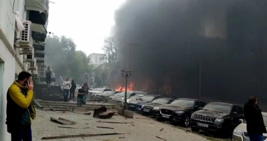 Российские беспилотники средь бела дня атаковали Днепр: много раненых