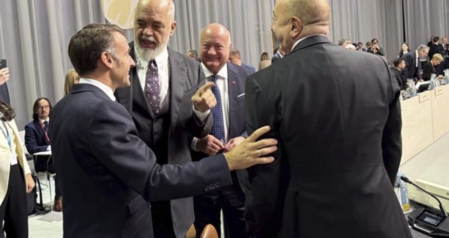 Makron Azərbaycan və Ermənistanı sülh bəyannaməsinin paraflanmasına görə təbrik edib