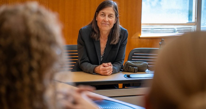 Суд заблокировал решение Трампа