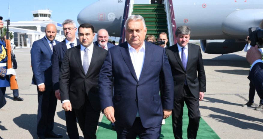 Viktor Orban arrives in Gabala