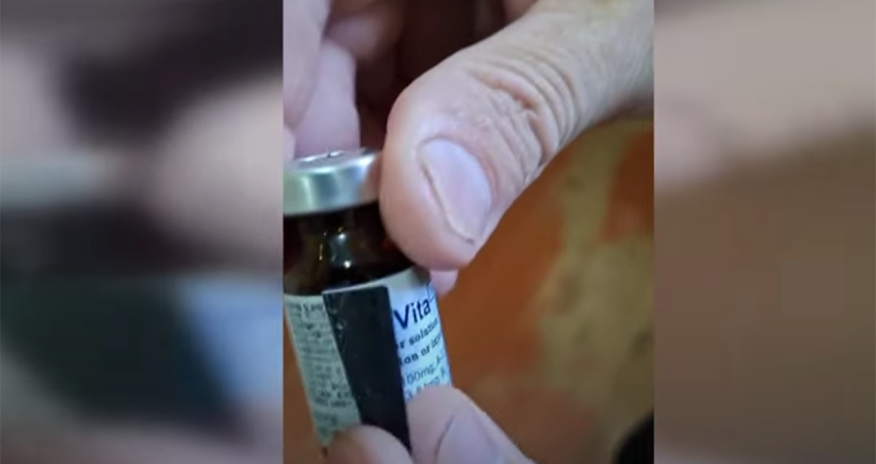 Bakıda vətəndaş ona köhnə dərman satıldığını iddia edir - Video