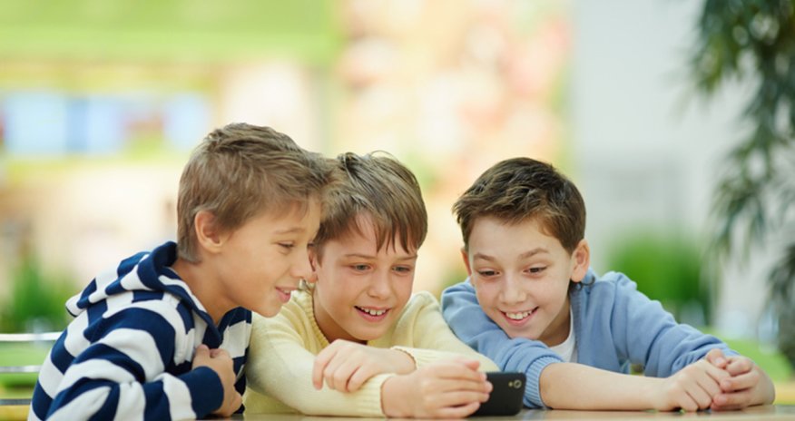 Danimarka 15 yaşdan kiçik uşaqlara sosial mediadan istifadəni qadağan edir