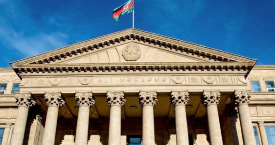 İki vəkilin fəaliyyəti müəyyən müddətə dayandırılıb