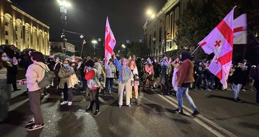 В Тбилиси все больше задержанных