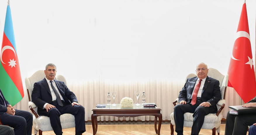 Azərbaycan və Türkiyə müdafiə nazirləri görüşüb